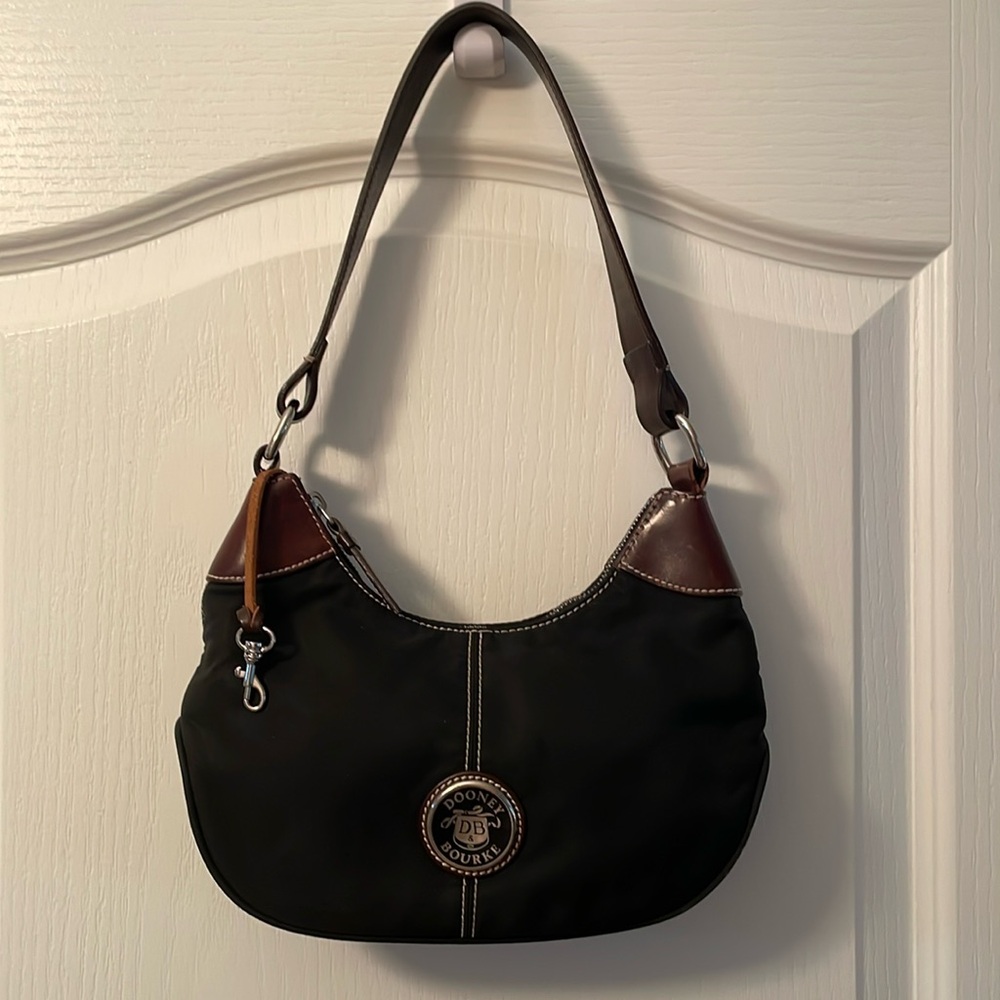 Dooney & Bourke Leather Ana Vinyl Shoulder bag. EUC